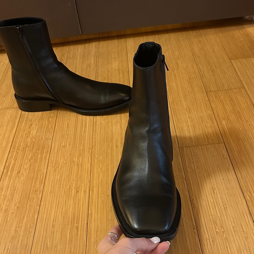 Men's Balenciaga Black Leather Boots - Picture 7 of 8